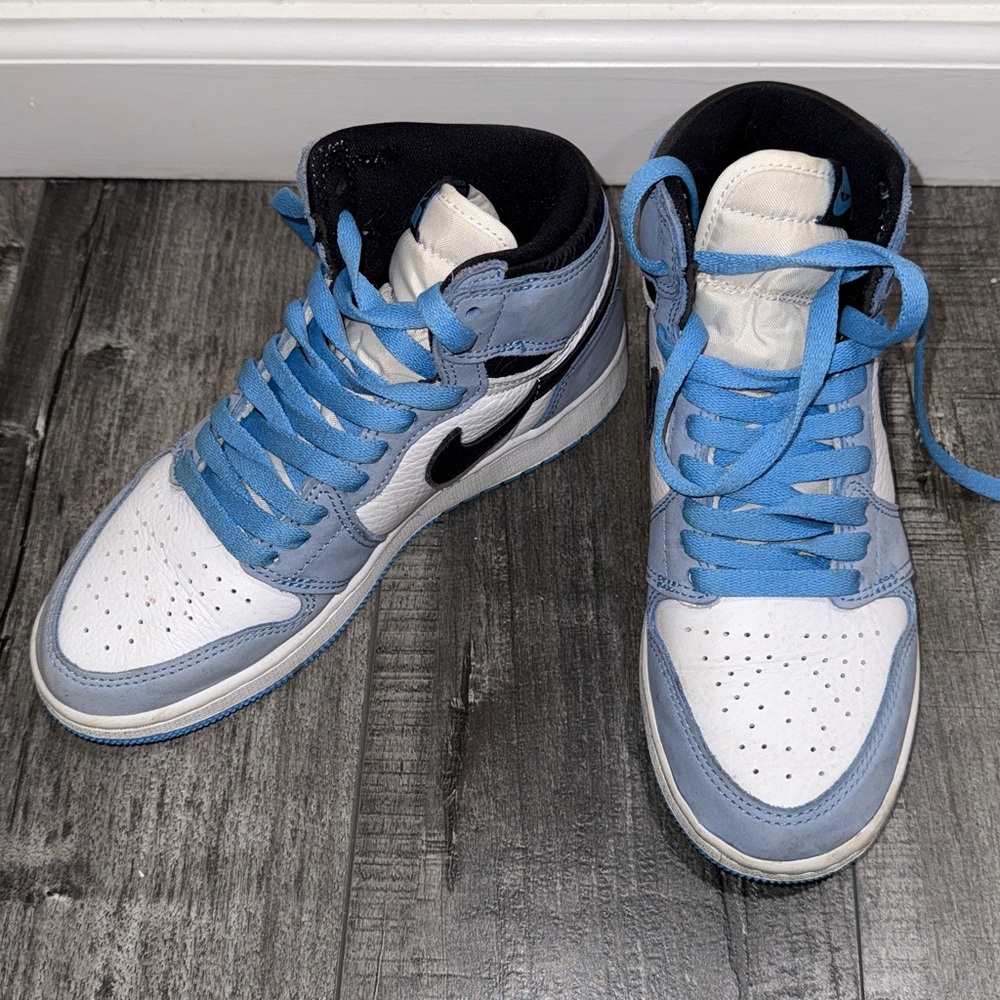 Nike Air Jordan 1 Retro High ‘University Blue’